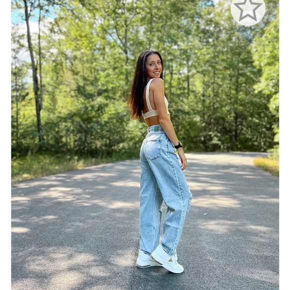 Loose fitting Distressed Skater Jeans - Picture 3 of 5